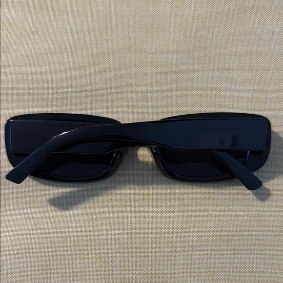 LOFT Black Sunglasses with Case - Picture 4 of 6